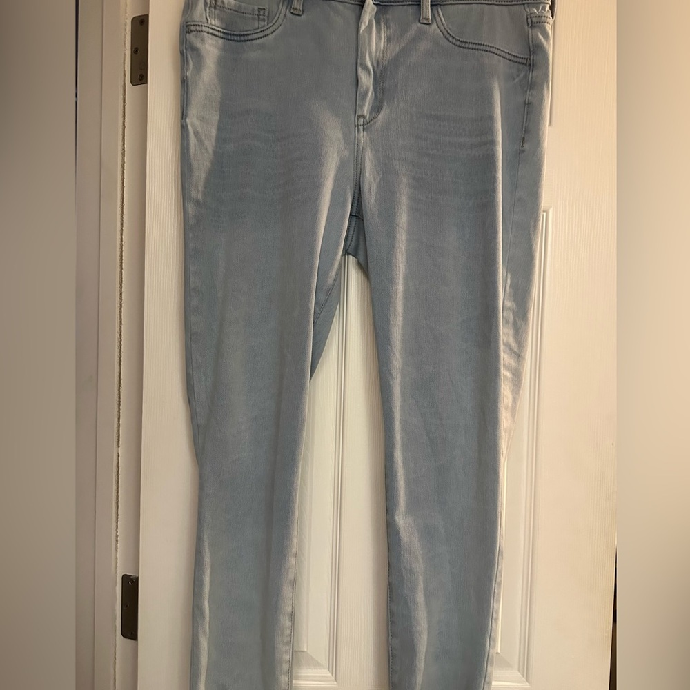 Light wash super stretchy jeggings
